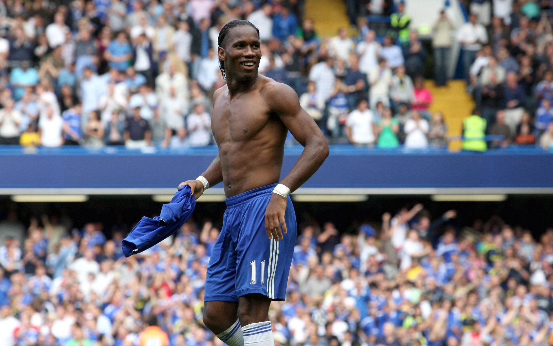 倒三角站位连接前后两端，倒三角倒立