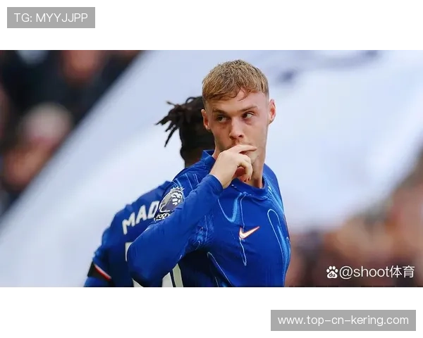 切尔西右侧斜传精准，帕尔默禁区捅射命中