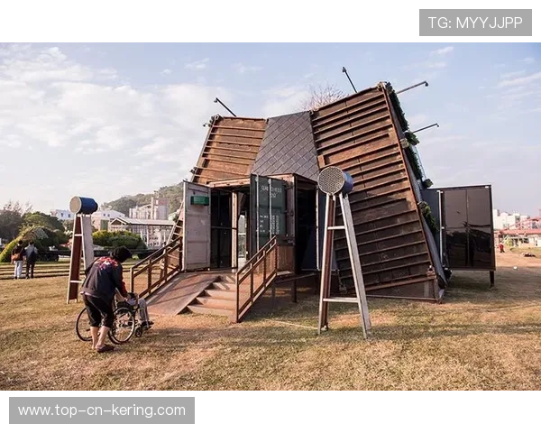 球场“铜墙铁壁”的防线令人望而却步，铜墙铁壁打一地名